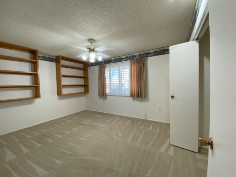 Building Photo - 10422 W Meade Dr