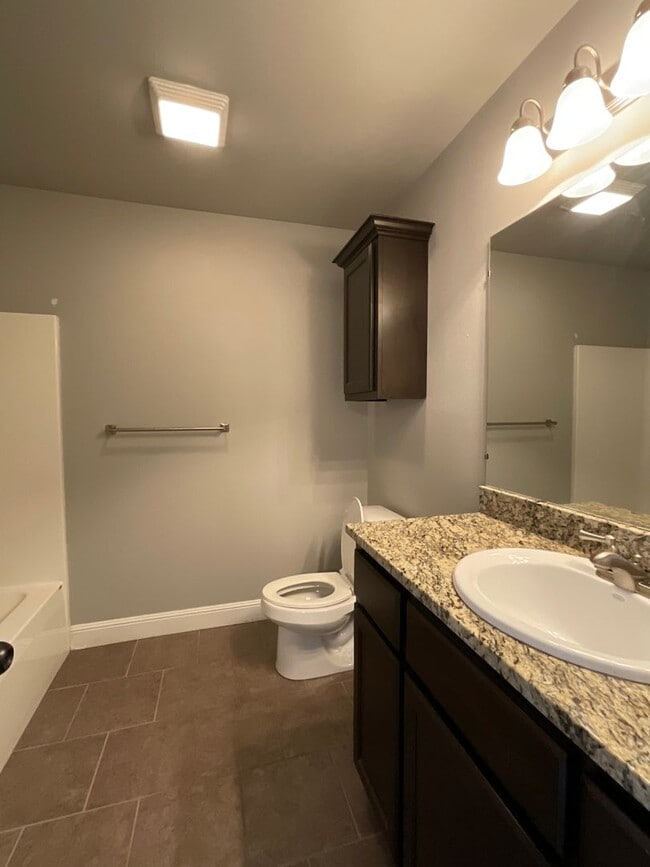 Building Photo - Beautiful 3BR/2BA Home in Joplin, MO with ...