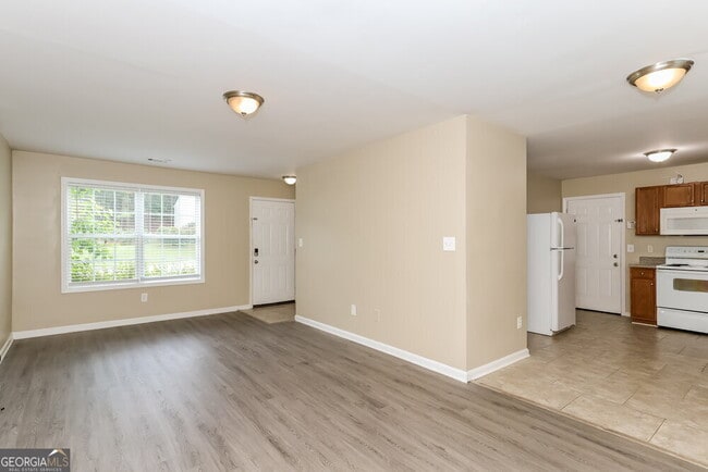 Building Photo - 2045 Ivy Ln