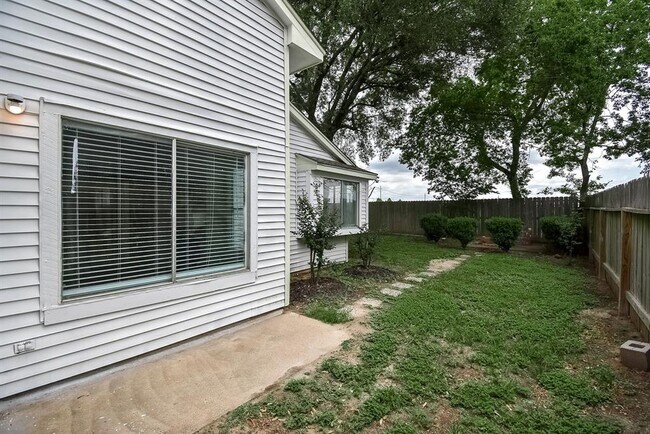 Building Photo - 20534 Cocoplum Dr