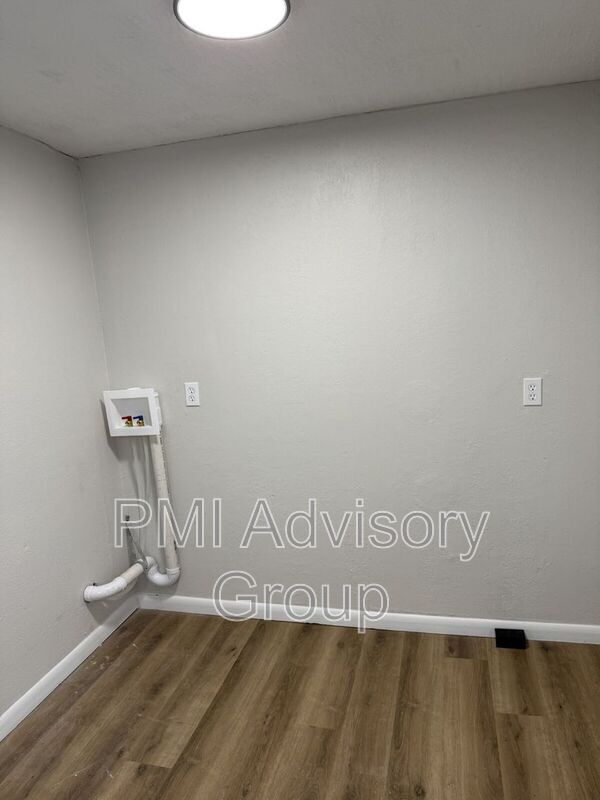 Building Photo - 1275 SW Mulvane St