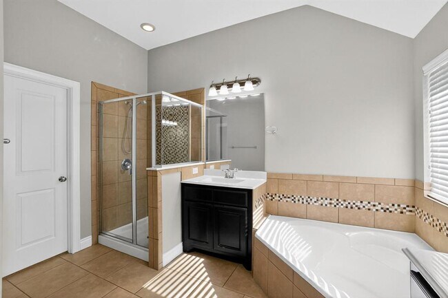 Building Photo - 6916 Etna Way