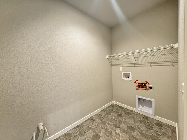 Building Photo - 8633 Noreen Falls Dr