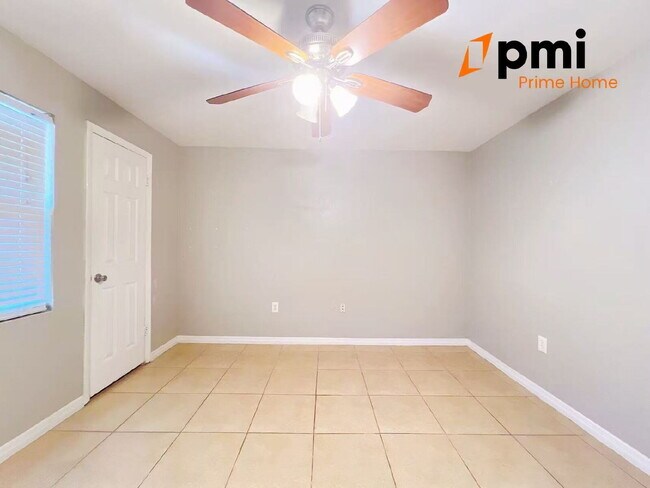 Building Photo - "Charming 2-Bed, 2-Bath Condo Oasis in Kis...