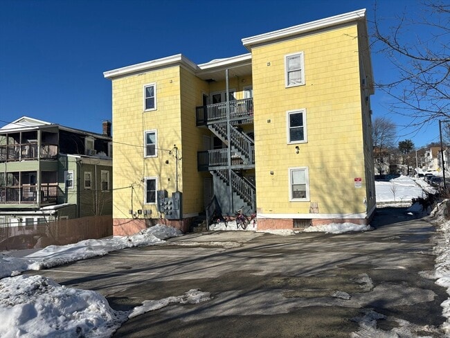 Building Photo - 26 Catharine St