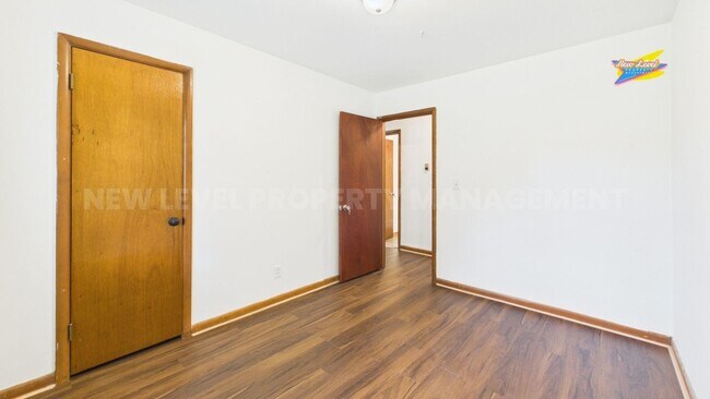 Building Photo - 4704 SW 101st Terrace