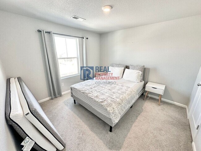 Building Photo - 27086 E Bayaud Ave