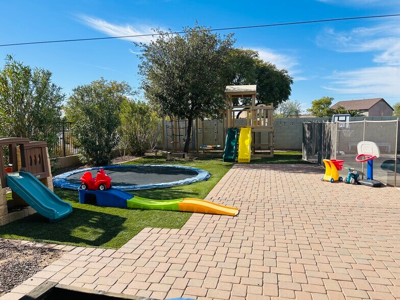 Building Photo - 4866 S Emery Cir