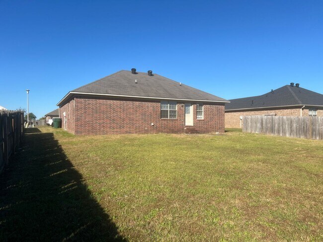 Building Photo - 3 Bed 2 Bath Home