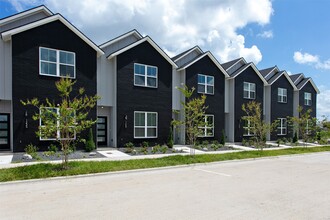 Building Photo - 1239 Dorothy Ln