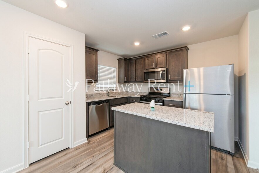 Building Photo - 10832 Gray Mare Dr
