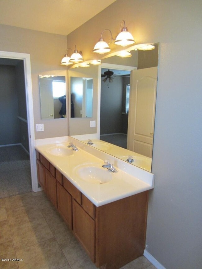 Building Photo - 3365 E Linda Ct