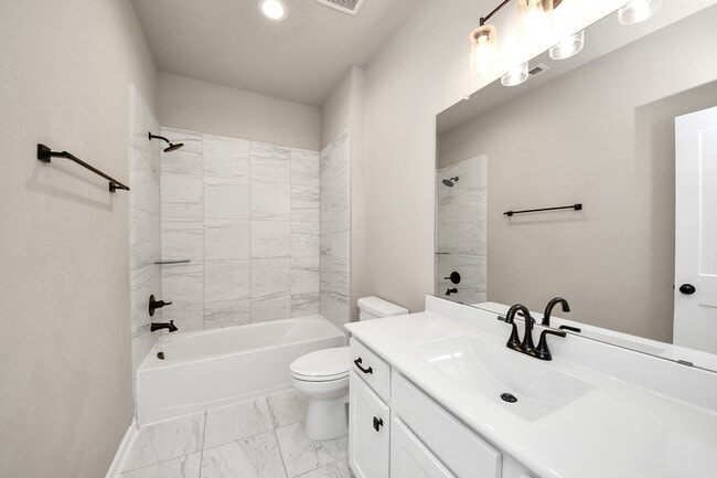 Building Photo - 7006 Winterberry Gln Ln