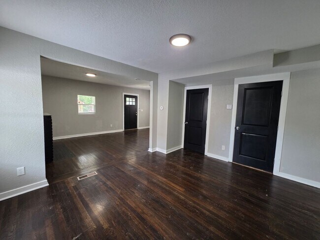 Building Photo - Spacious 4-Bedroom, 2.5-Bath Home with Hardwood Floors