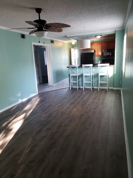 Building Photo - 4015 Fairway Dr