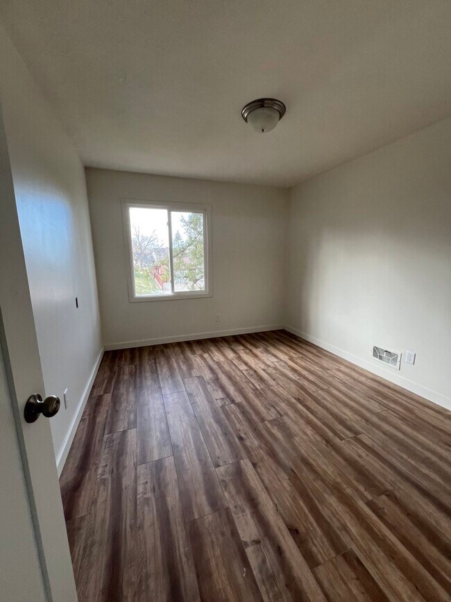 Building Photo - 4060 Cinnabar Dr