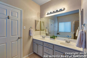 Building Photo - 133 Deer Wood Oaks