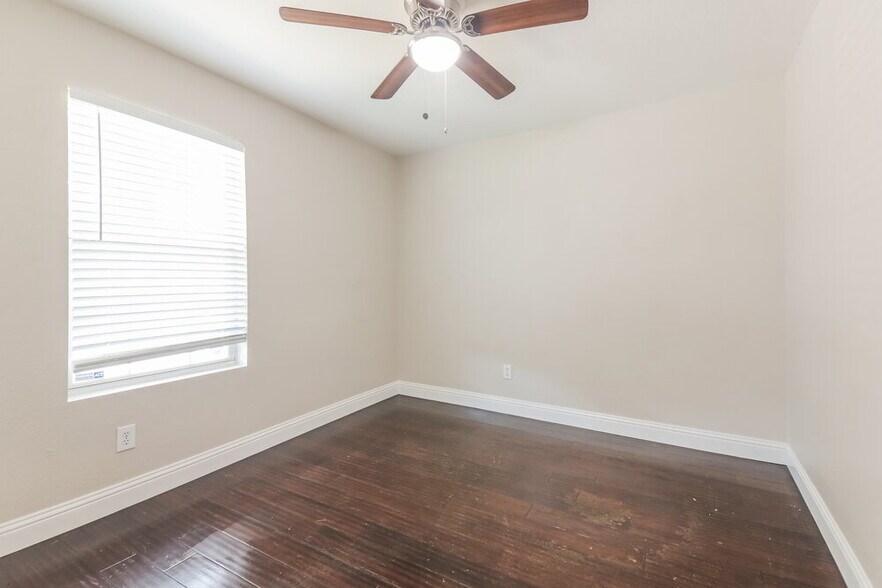 Building Photo - 1428 Waterford Dr