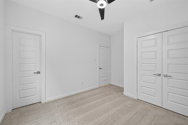 Building Photo - 23806 Pullin Market Dr