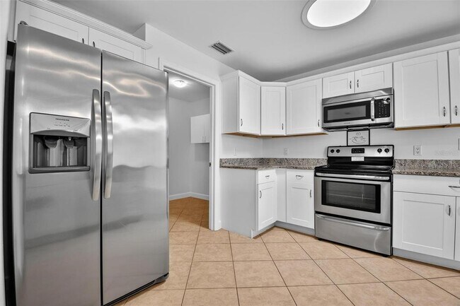 Building Photo - 231 Wellington Dr