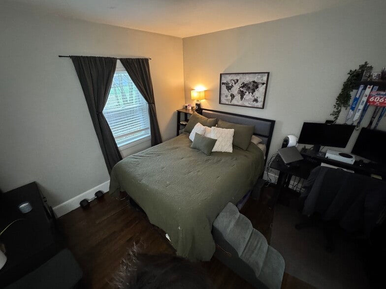 Building Photo - 39 Walnut St