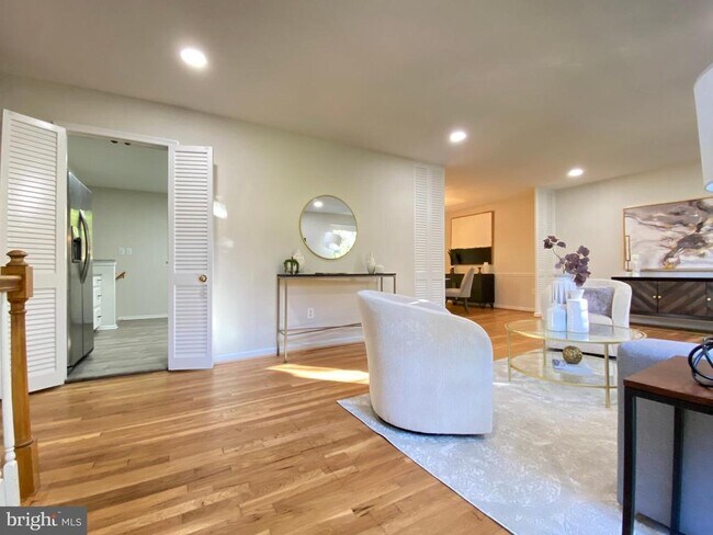 Building Photo - 11509 Parkedge Dr