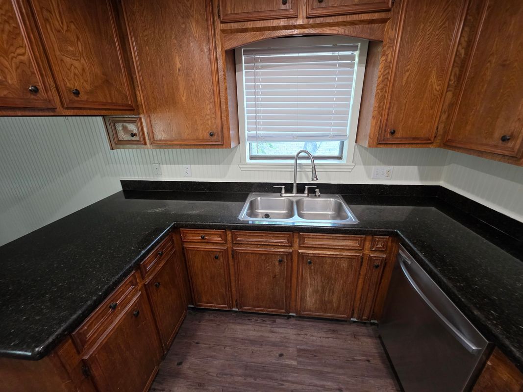 Building Photo - 4207 Woodcrest Dr
