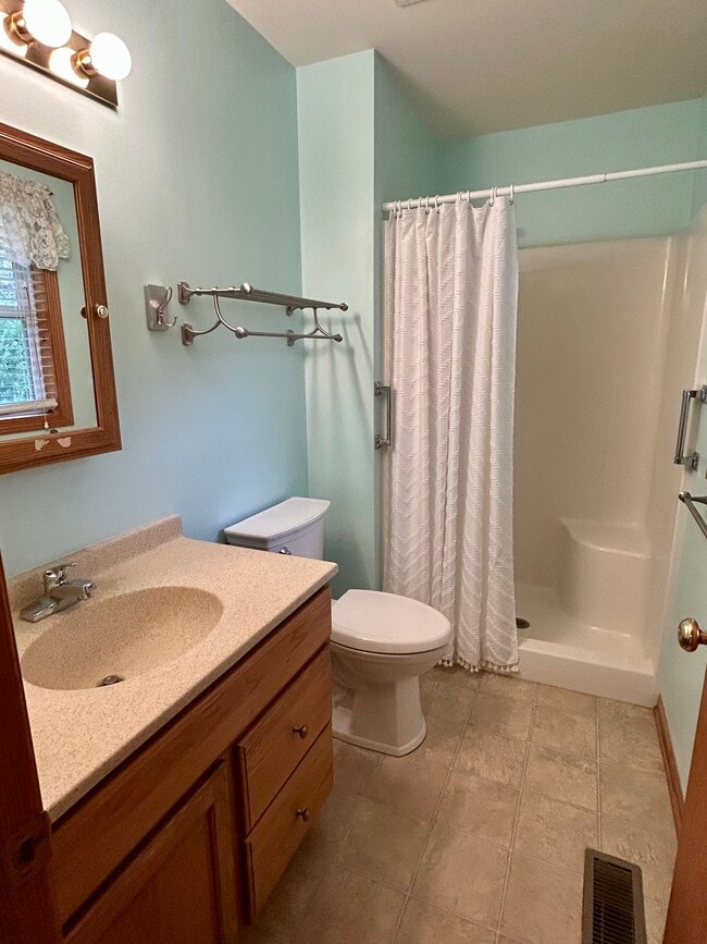 Building Photo - 6516 Shore Ln