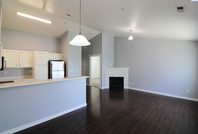 Building Photo - 2 bed, 2 bath townhome in Pasco