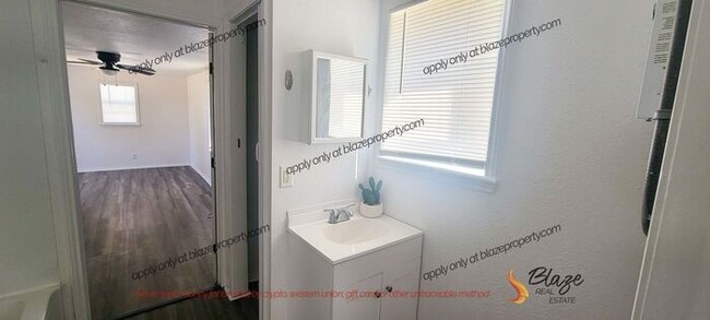 Building Photo - Cozy Corner, Big Potential!