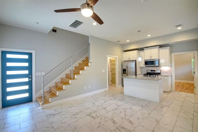 Building Photo - 7600 Carver Ave