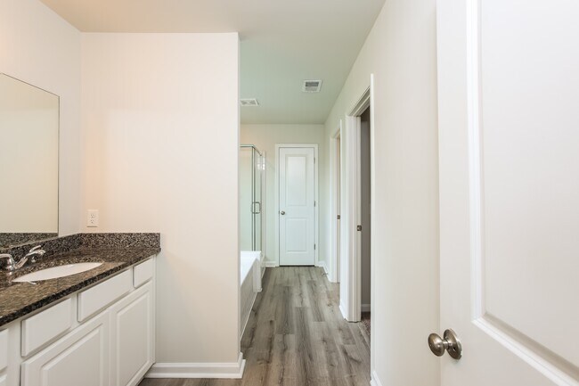 Building Photo - 88 Enclave Wy