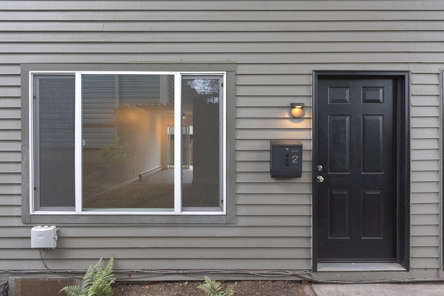 Entrance - 3229 SE 10th Ave