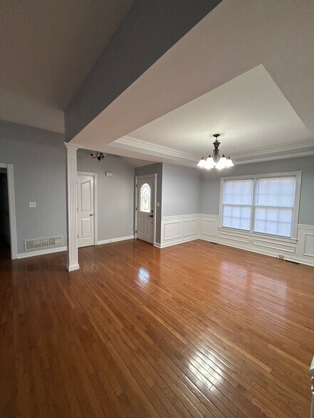 Building Photo - 343 Reynolds Dr