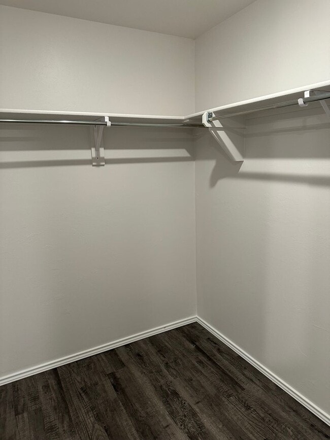 Building Photo - Now Pre-Leasing ? Stylish 3-Bedroom | 2-Bathroom Home in Shadow Valley