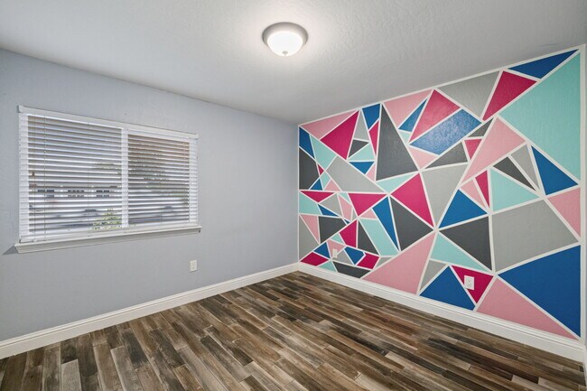 Building Photo - 1212 S Demaree St