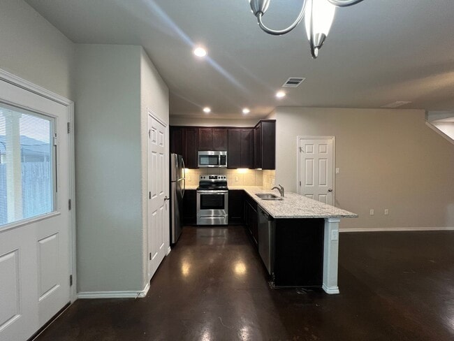 Building Photo - Luxury Two Story  3/2.5 Duplex in Seguin, ...