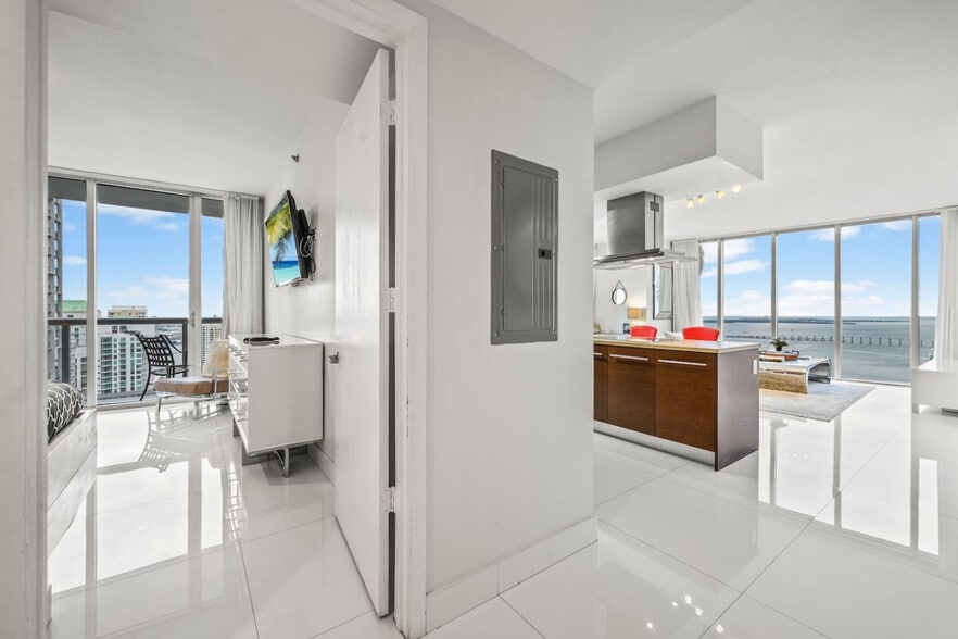 Building Photo - 485 Brickell Ave