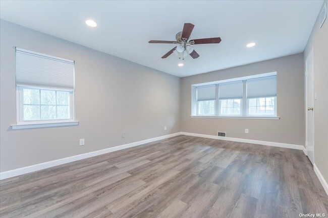 Building Photo - 91 Whalers Cove Dr