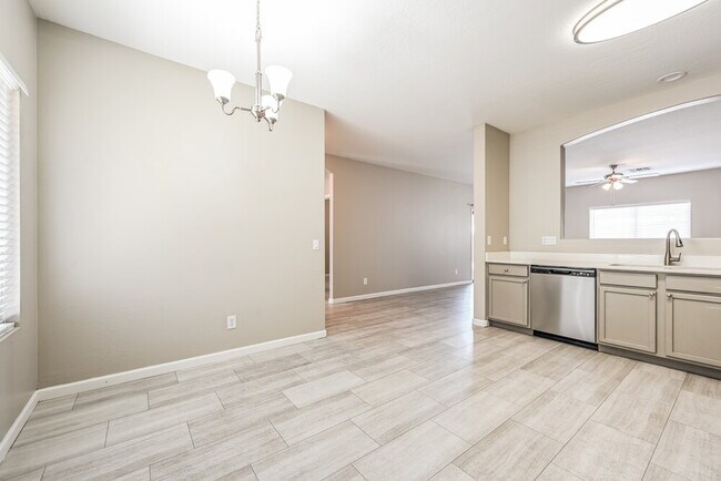 Building Photo - 12084 W Dreyfus Dr