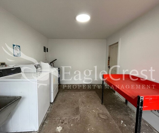 Building Photo - Roseville Lane Apartments