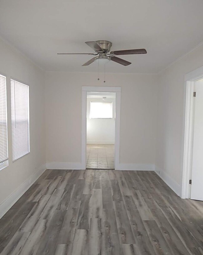 Building Photo - **Beautiful 2 Bed 1 bath Single Family Hom...