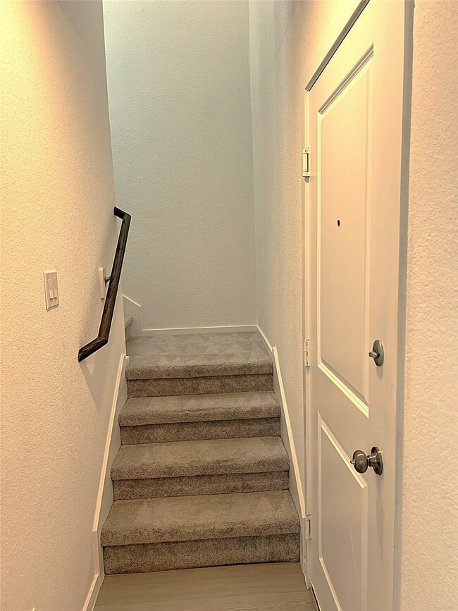 Building Photo - 18210 Via Aurelia Dr