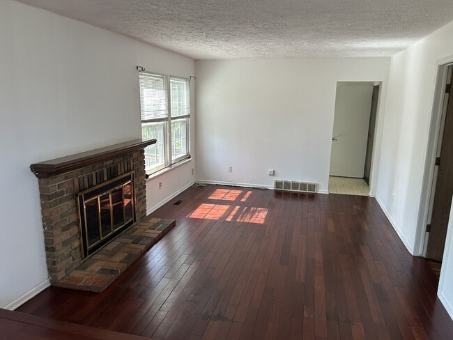 Building Photo - 530 Chesley Dr