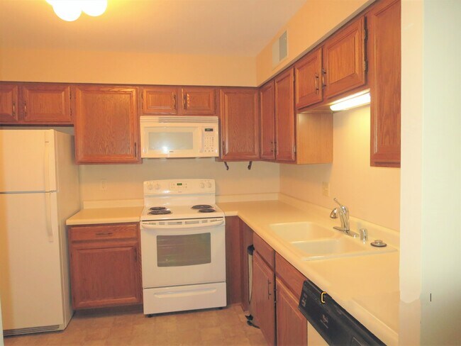 Building Photo - 3942 N Oakland Ave