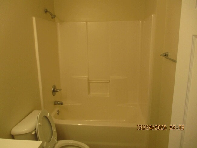Building Photo - 228 Glade Ln