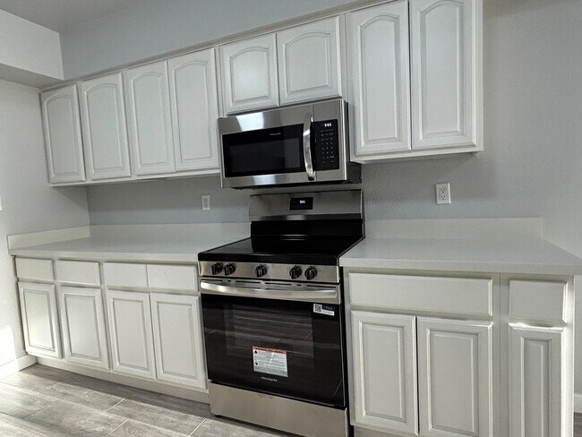 Building Photo - Brand New Remodel, 2 Bedroom, 2 Bathroom, Great Location