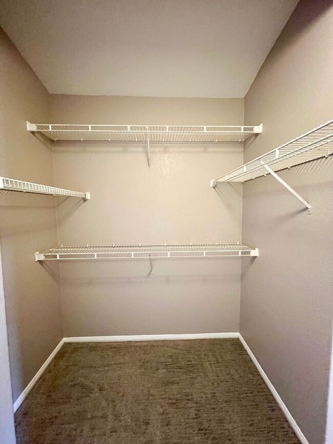 Building Photo - Two Story, 2 Bedroom 2.5 Bath House w/Cent...