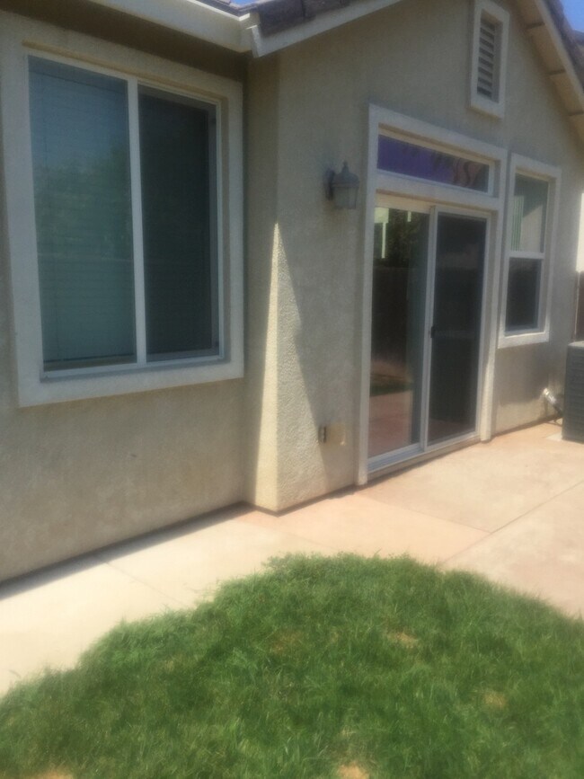 Building Photo - 3962 Blackberry Ave