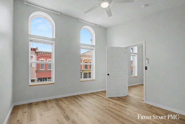 Building Photo - Newly Renovated 3-Bed, 2-Bath Loft in Downtown Portland